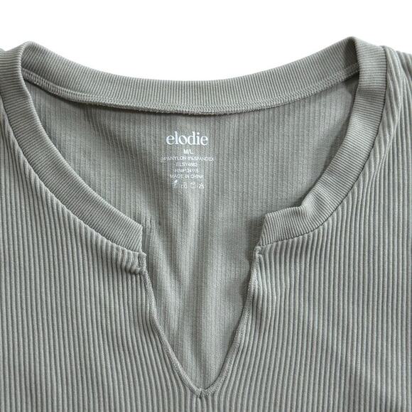 New ELODIE Sage Green Short Sleeve Notch V-Neck Ribbed Stretch Knit Top Sz M / L - Picture 2 of 8